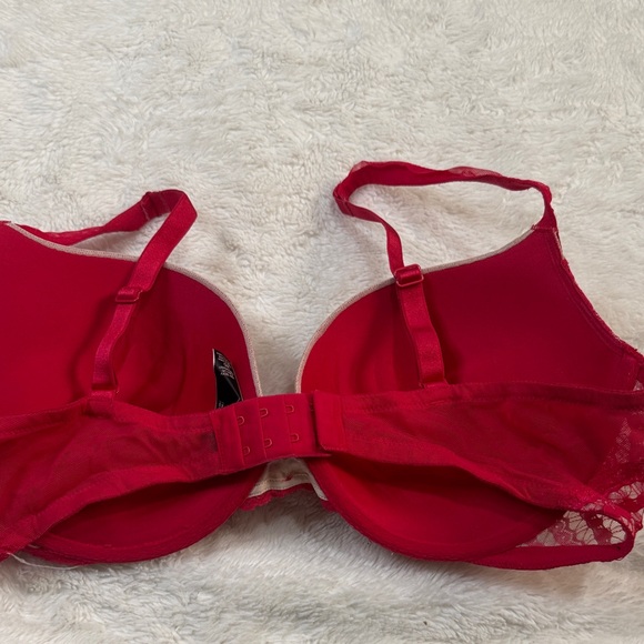 Red Lace Bra - Picture 5 of 7